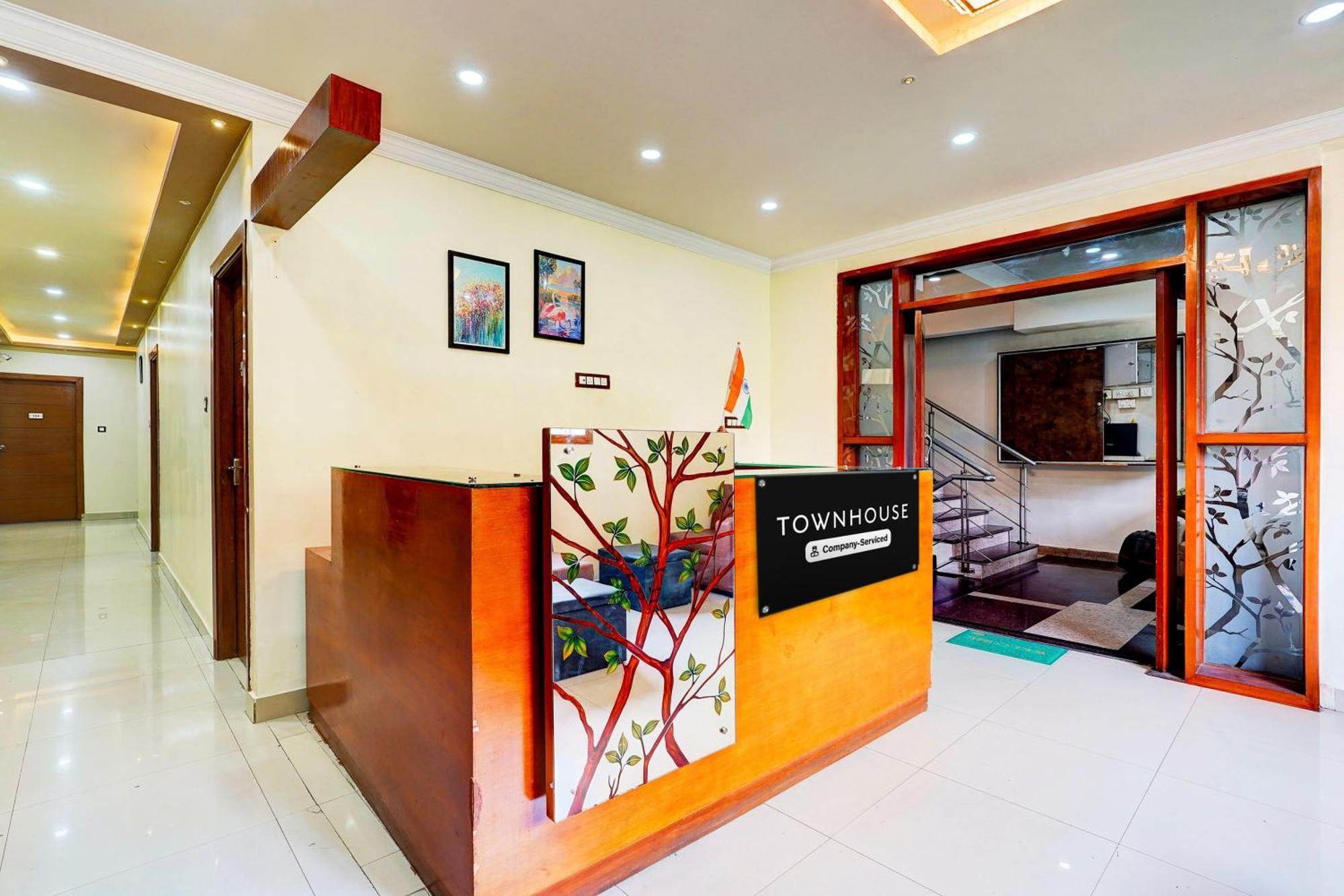 Super Townhouse Mg Road Near Commercial Street バンガロール エクステリア 写真