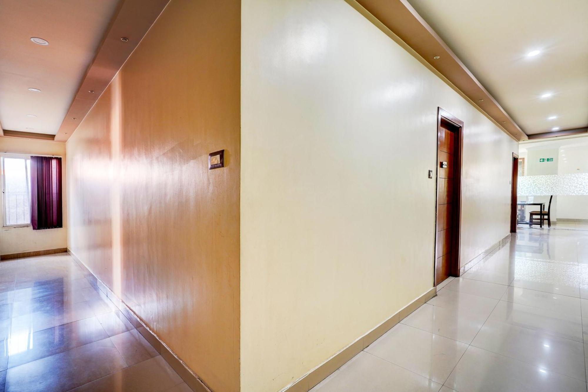 Super Townhouse Mg Road Near Commercial Street バンガロール エクステリア 写真